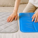 냉감패드와 쿨젤매트를 나란히 비교하는 침구 표면 질감 차이